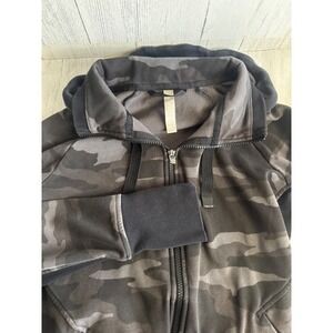 Athleta Triumph Hoodie Medium Camo Black Grey FA20 Tall Collar Thumbholes Womens